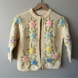 Vintage Hand-Loomed Wool Floral Cardigan – Made in Hong Kong Small 50s 60s